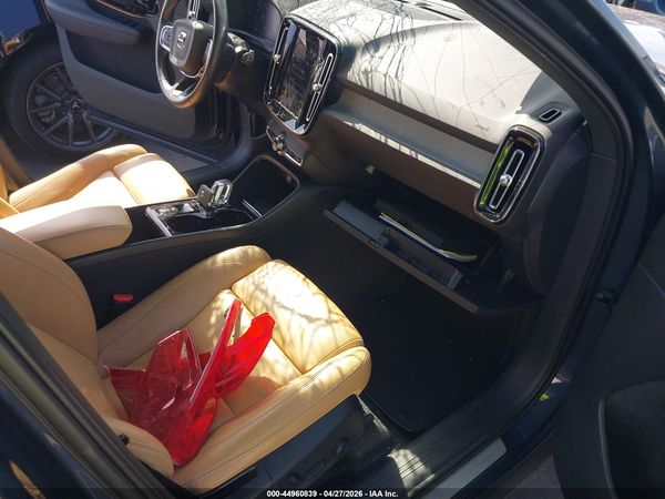 2021 VOLVO XC40 T4 INSCRIPTION