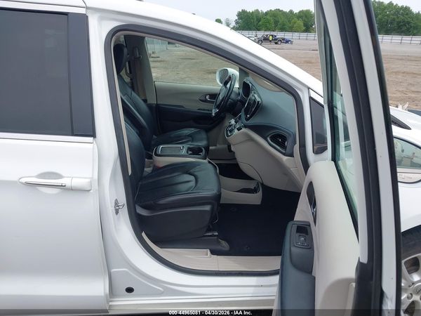 2021 CHRYSLER PACIFICA TOURING L — I5
