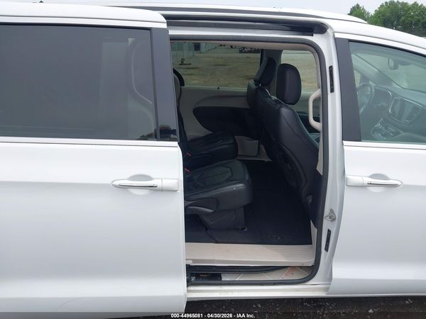 2021 CHRYSLER PACIFICA TOURING L — I8