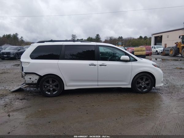 2015 TOYOTA SIENNA SE 8 PASSENGER