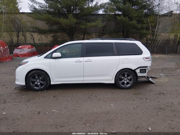 2015 TOYOTA SIENNA SE 8 PASSENGER