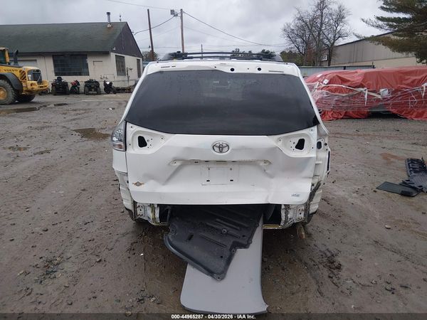 2015 TOYOTA SIENNA SE 8 PASSENGER