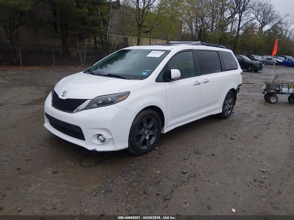 2015 TOYOTA SIENNA SE 8 PASSENGER