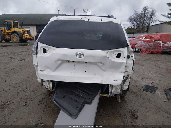 2015 TOYOTA SIENNA SE 8 PASSENGER