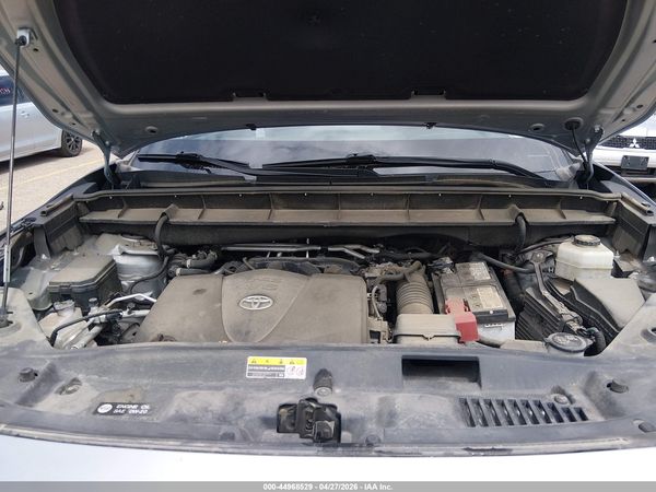 2022 TOYOTA HIGHLANDER LE