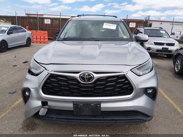 2022 TOYOTA HIGHLANDER LE