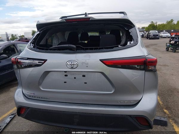 2022 TOYOTA HIGHLANDER LE