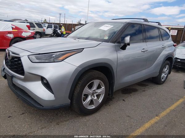 2022 TOYOTA HIGHLANDER LE