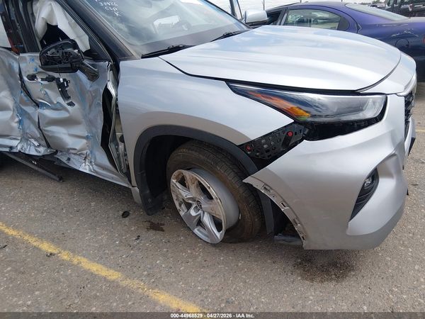 2022 TOYOTA HIGHLANDER LE