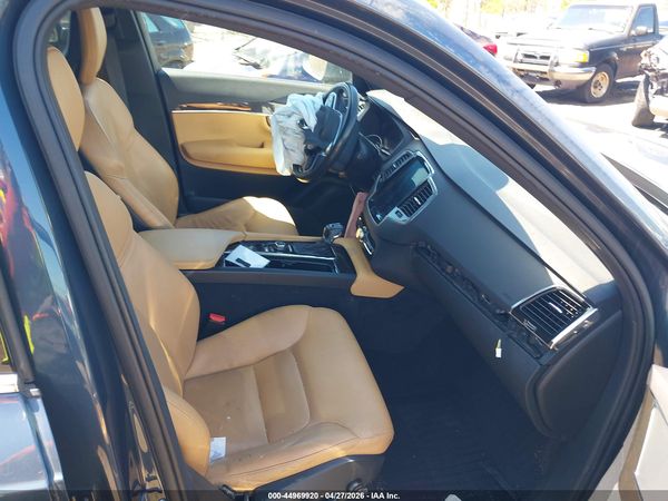 2018 VOLVO XC90 T6 MOMENTUM