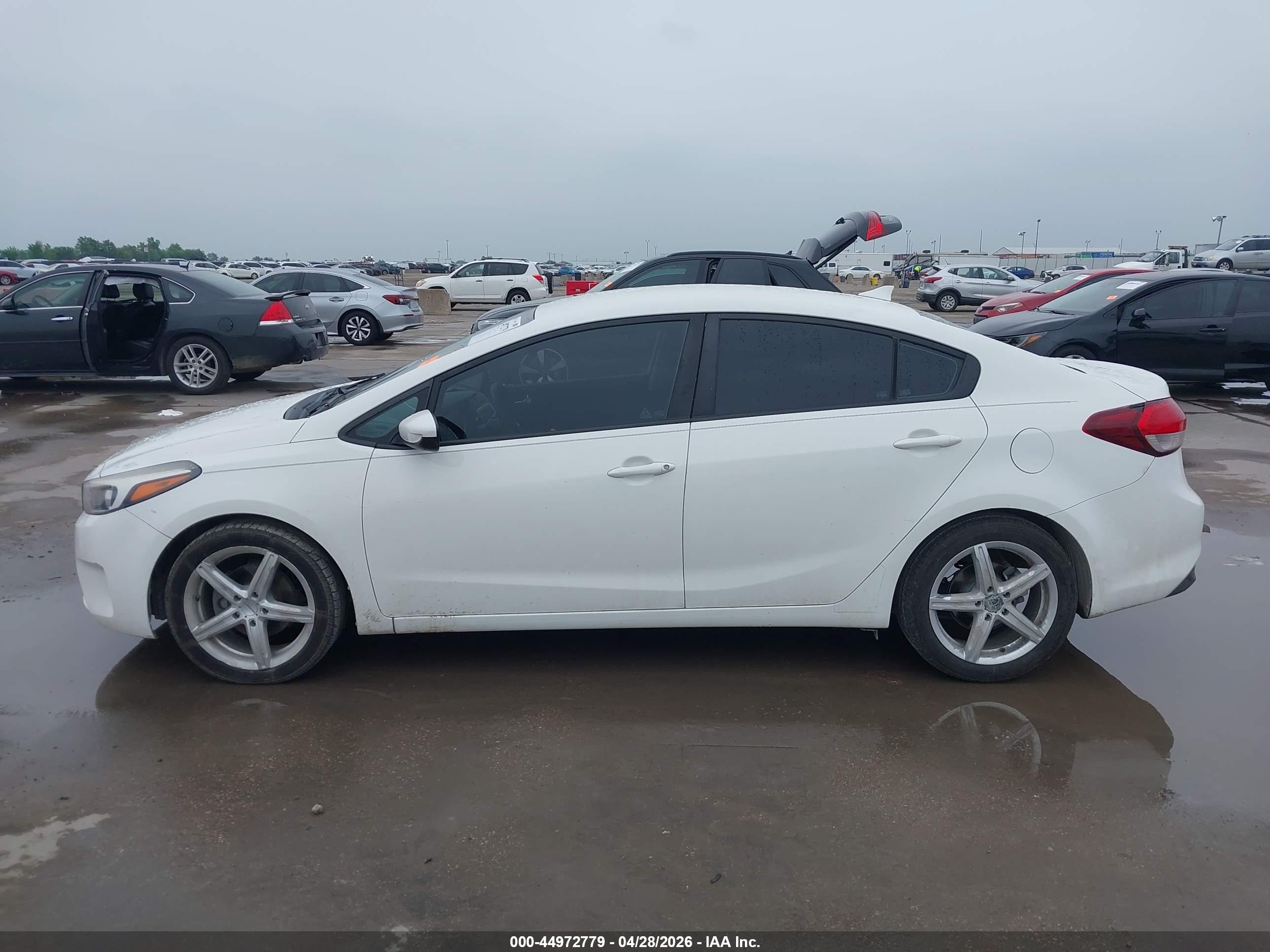 2017 KIA FORTE LX