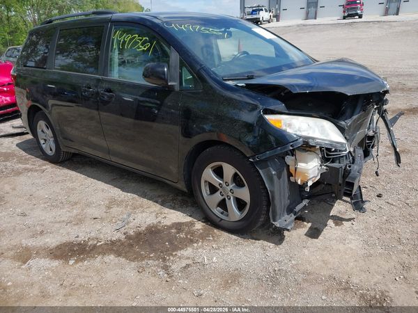2015 TOYOTA SIENNA LE 8 PASSENGER — I1
