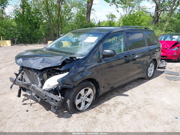 2015 TOYOTA SIENNA — I2