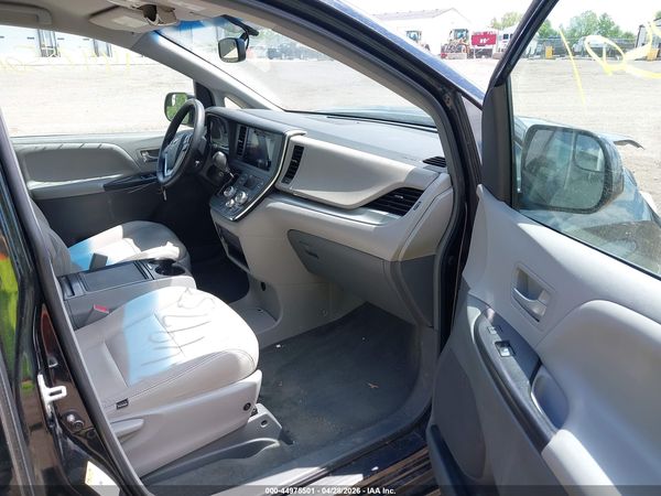 2015 TOYOTA SIENNA LE 8 PASSENGER — I5
