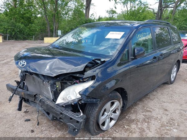 2015 TOYOTA SIENNA LE 8 PASSENGER — I6