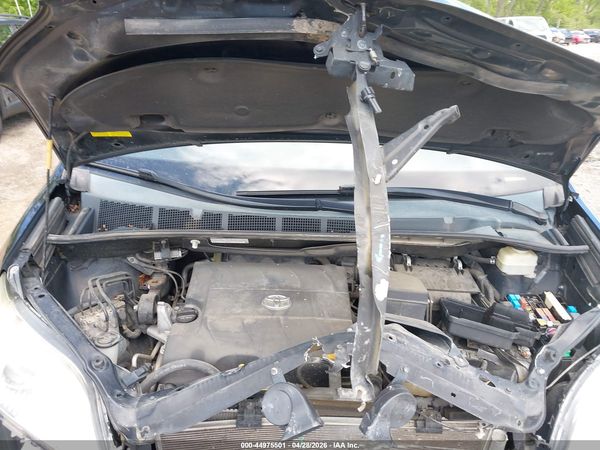 2015 TOYOTA SIENNA LE 8 PASSENGER — I10