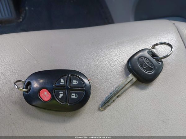 2015 TOYOTA SIENNA LE 8 PASSENGER — I11