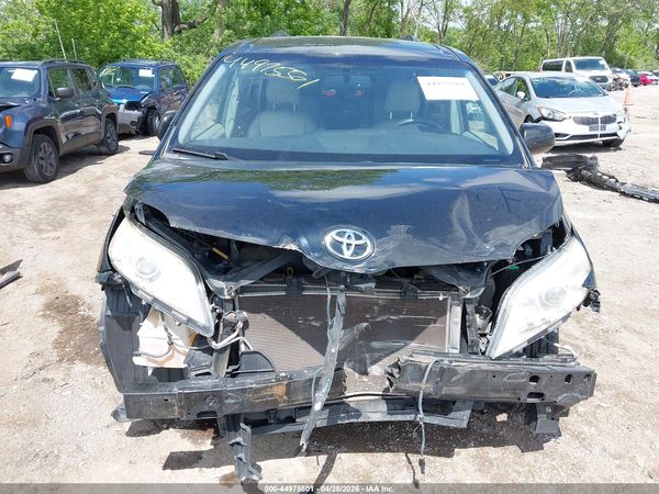 2015 TOYOTA SIENNA LE 8 PASSENGER — I115