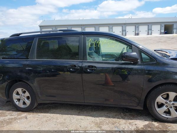 2015 TOYOTA SIENNA LE 8 PASSENGER — I116