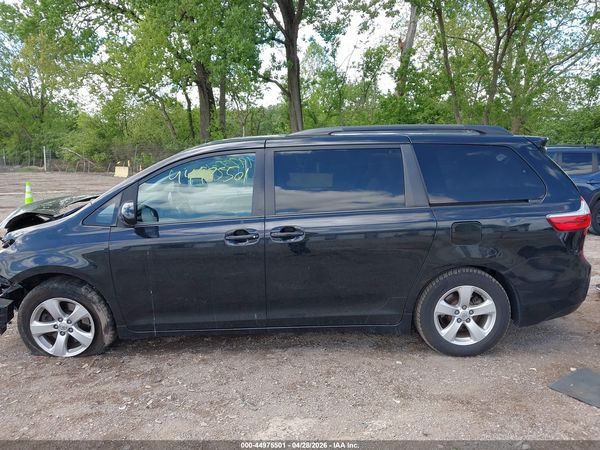 2015 TOYOTA SIENNA LE 8 PASSENGER — I117
