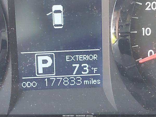 2015 TOYOTA SIENNA LE 8 PASSENGER — I118
