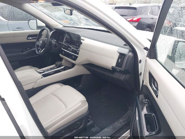 2024 NISSAN PATHFINDER SL 4WD — I5