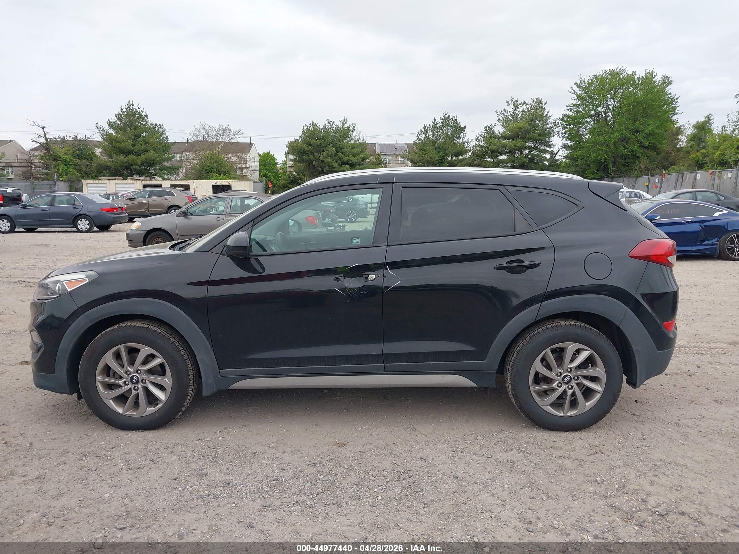 2017 HYUNDAI TUCSON SE