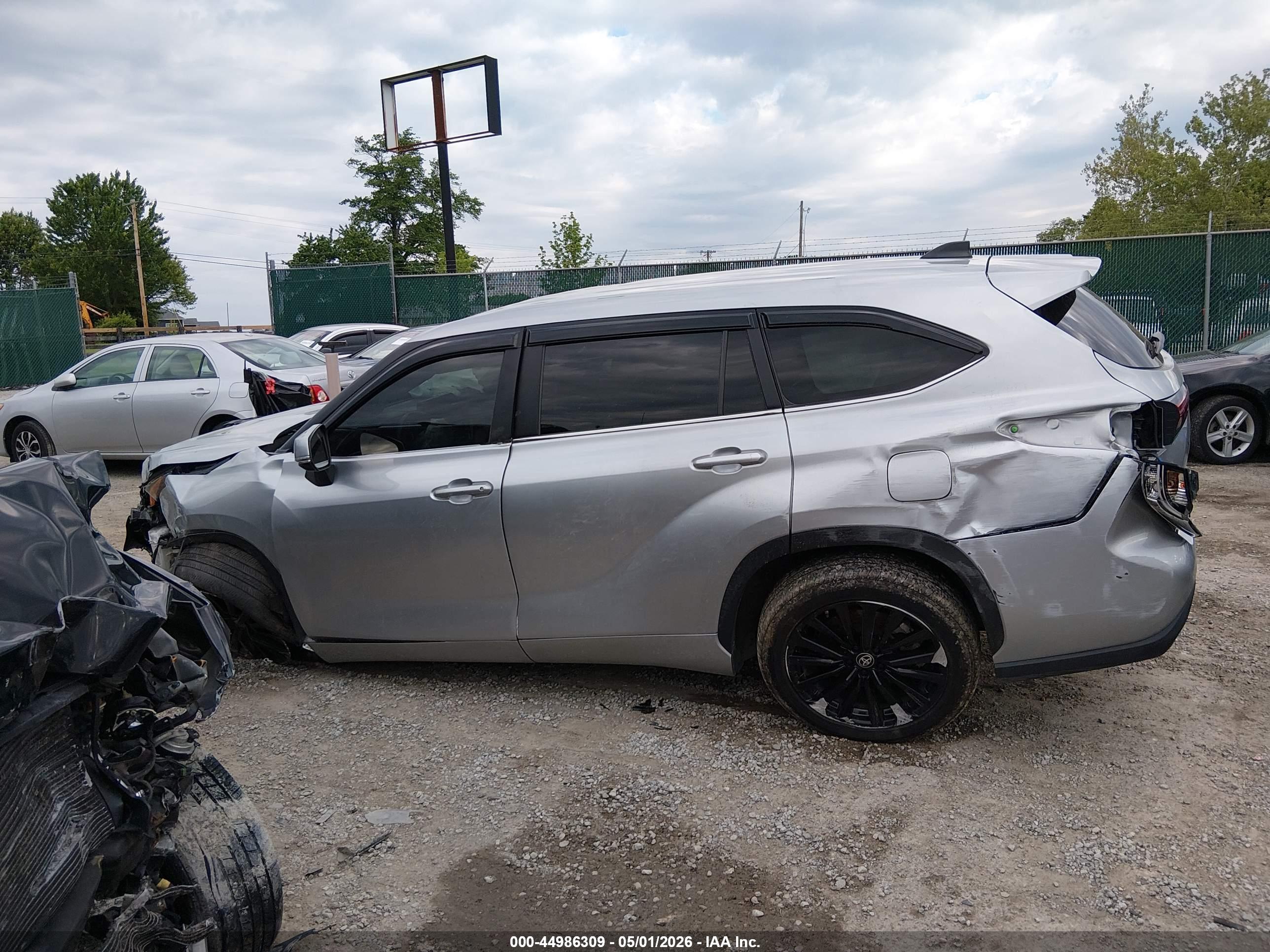 2023 TOYOTA HIGHLANDER LE