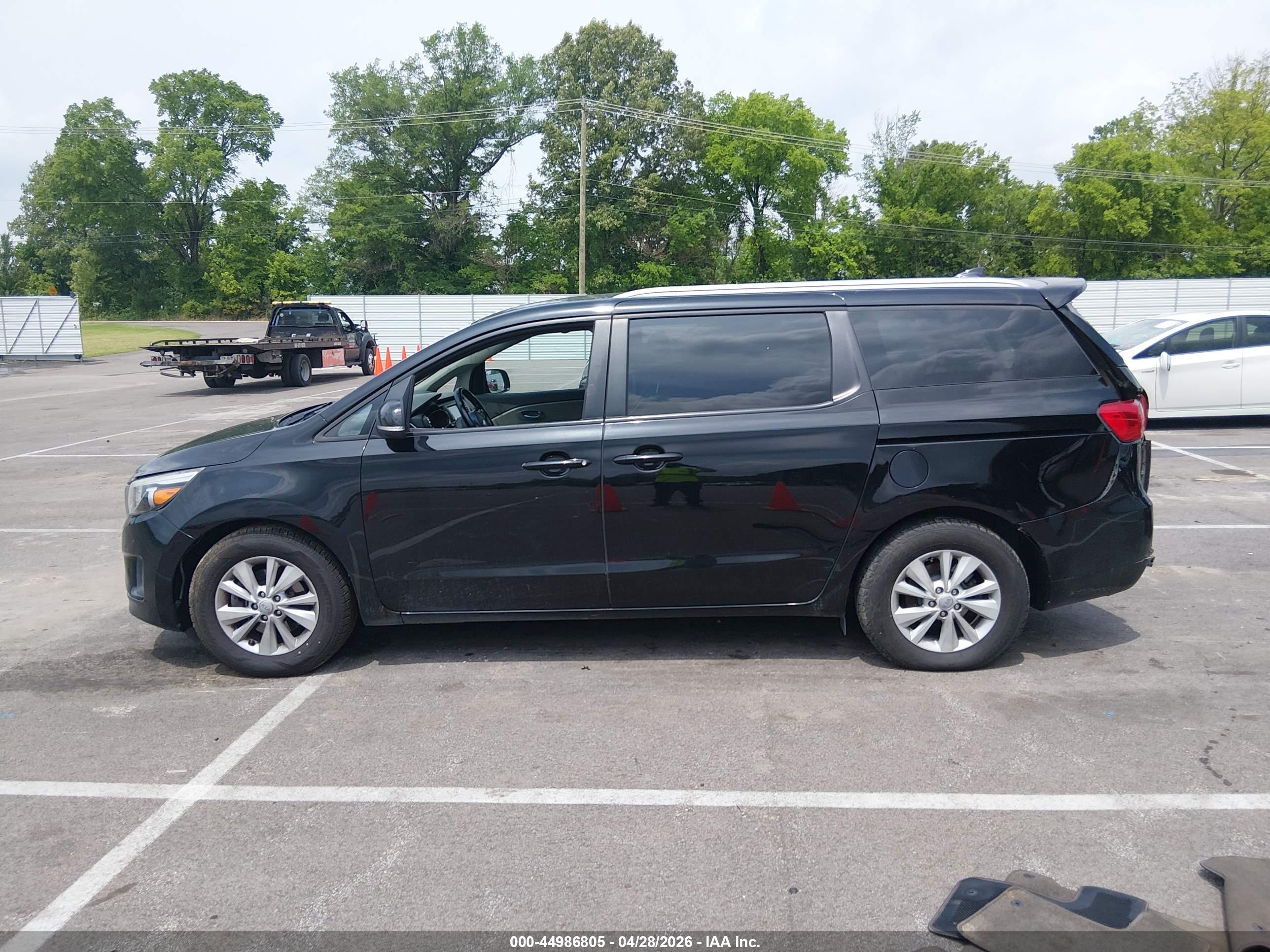 2017 KIA SEDONA LX