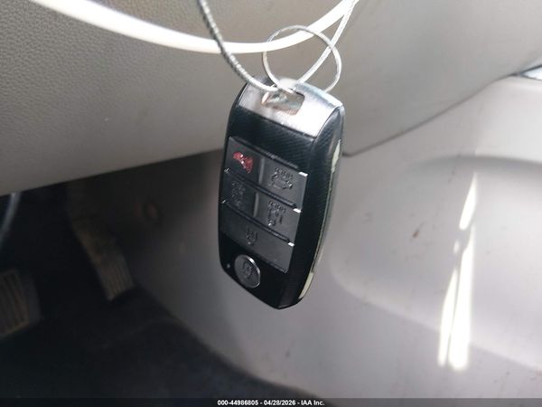 2017 KIA SEDONA LX