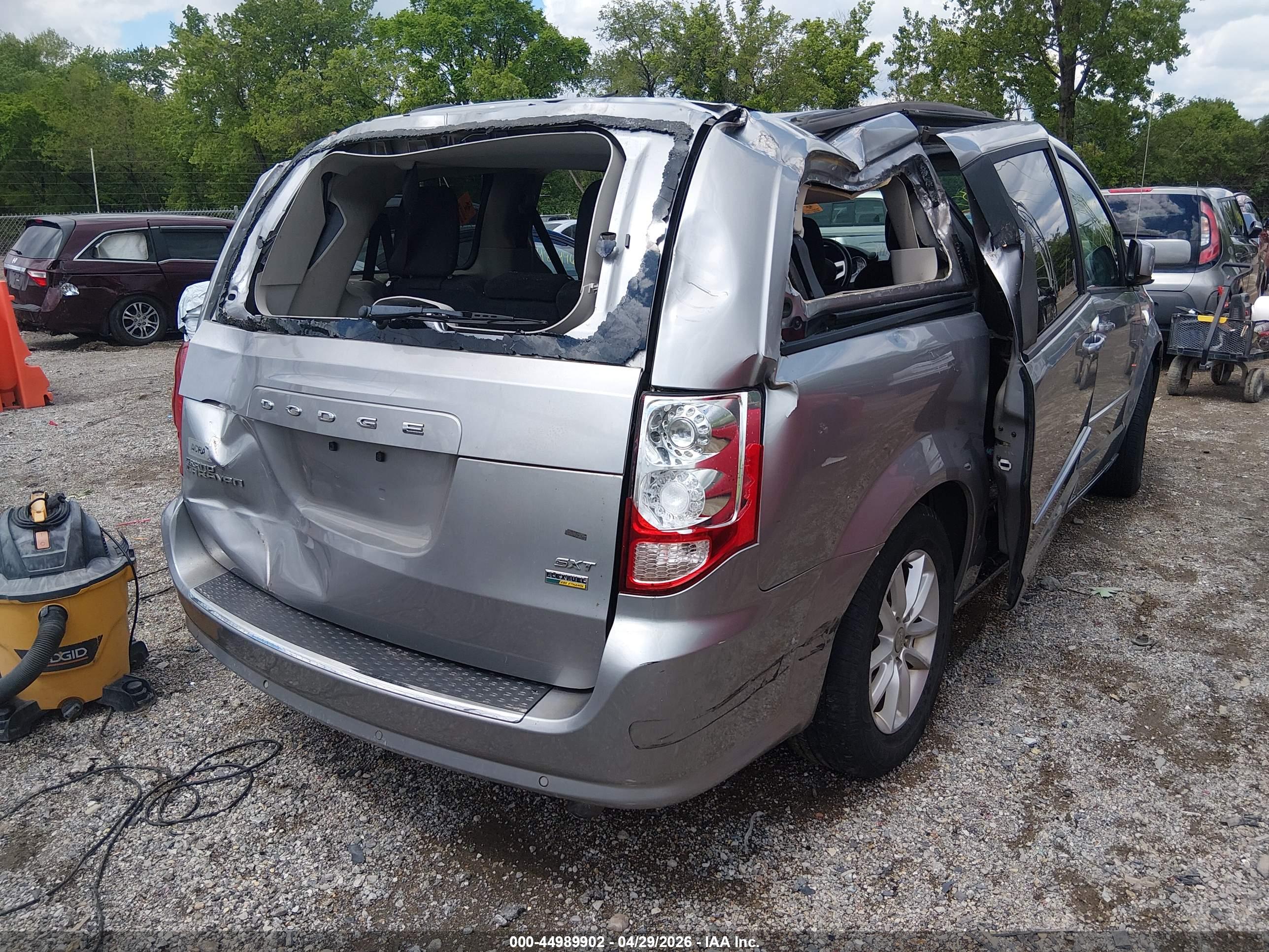 2016 DODGE GRAND CARAVAN SXT — I4