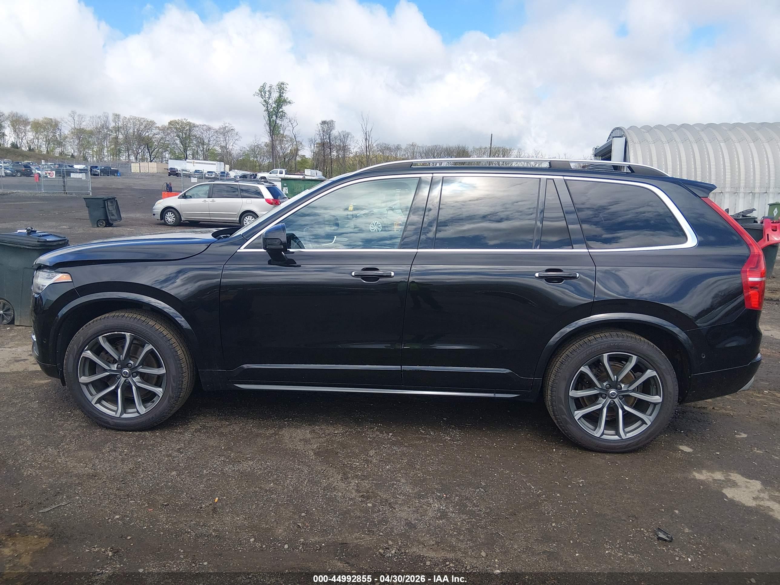 2017 VOLVO XC90 T6 MOMENTUM