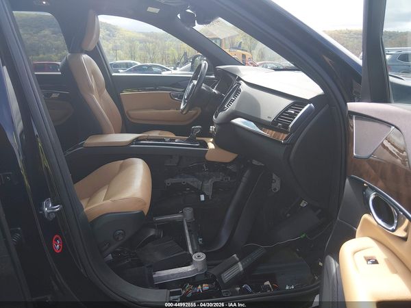 2017 VOLVO XC90 T6 MOMENTUM