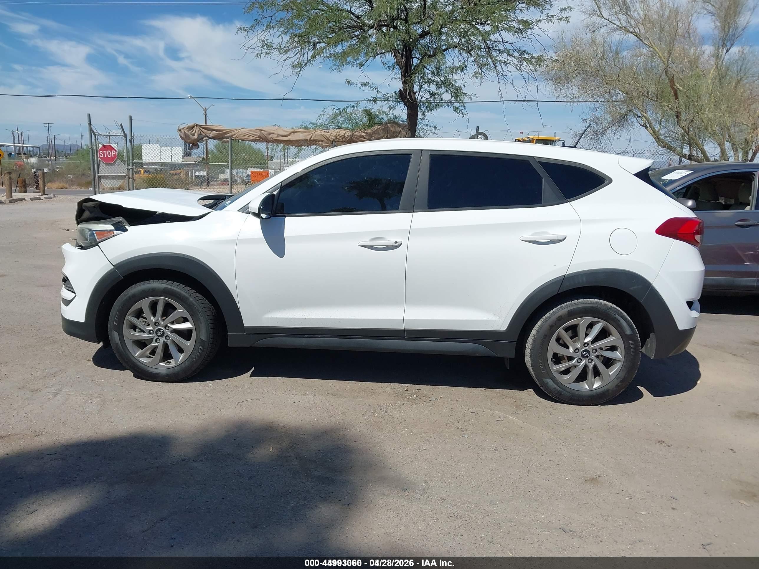 2016 HYUNDAI TUCSON SE