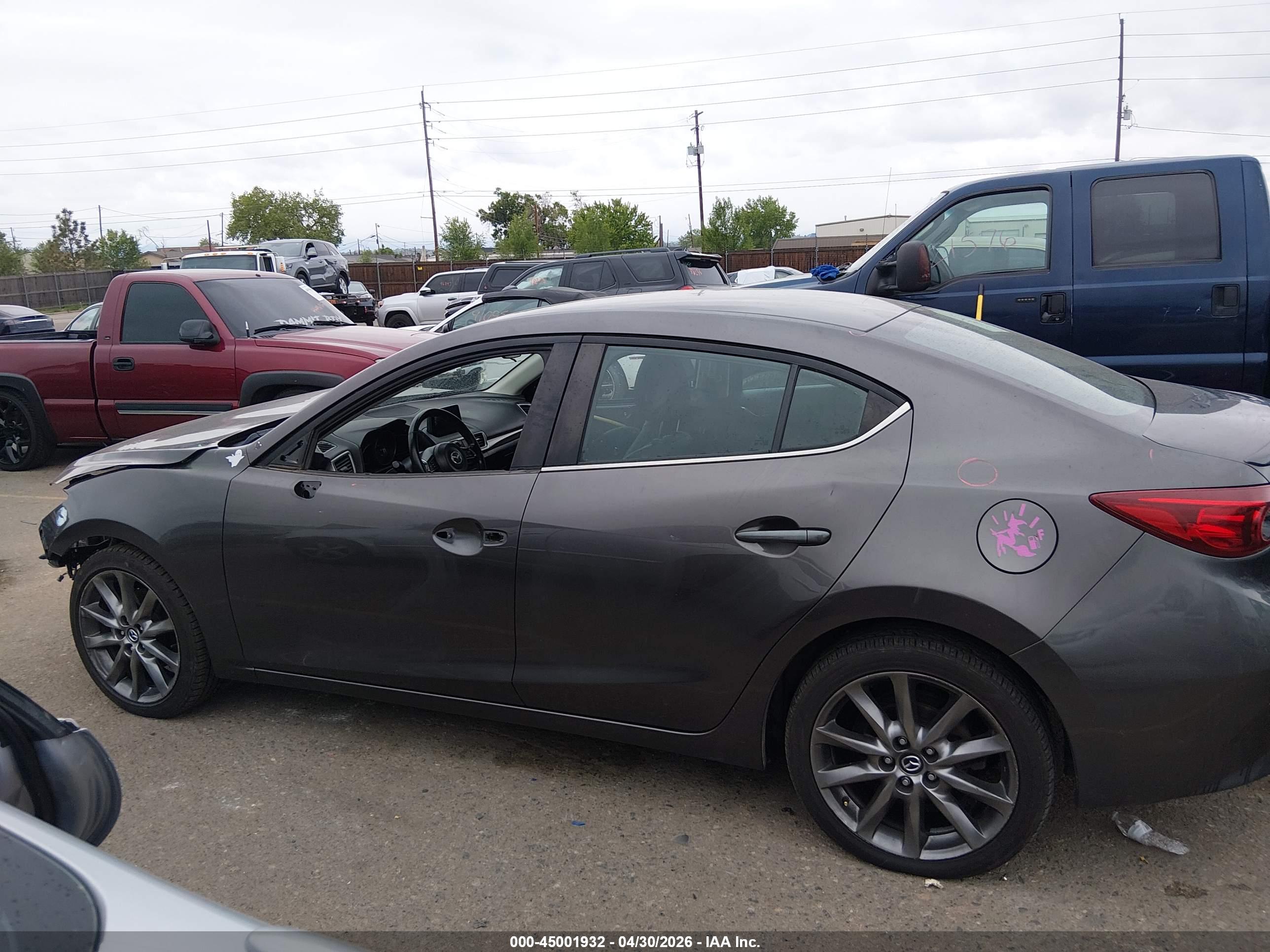2018 MAZDA MAZDA3 TOURING