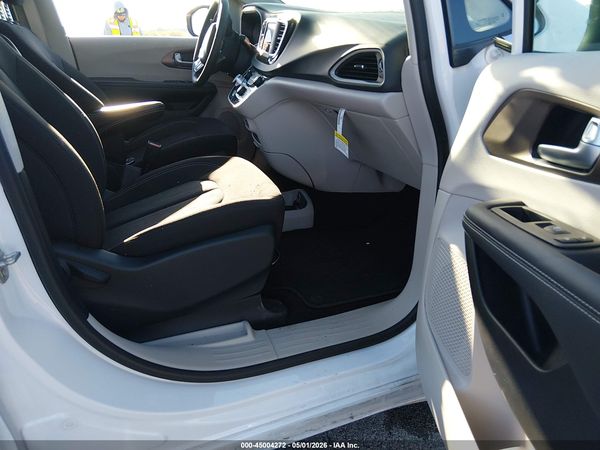 2024 CHRYSLER VOYAGER LX — I5