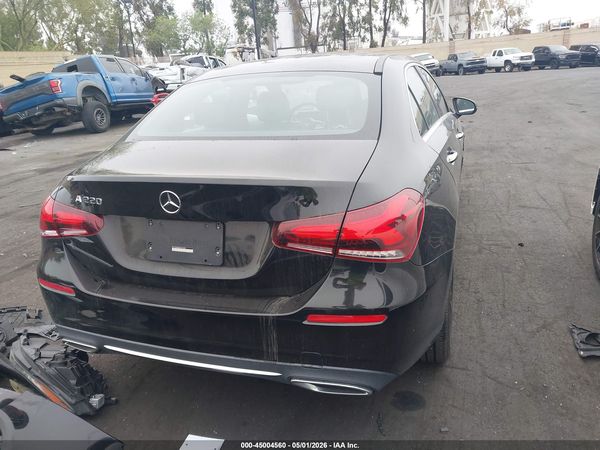 2022 MERCEDES-BENZ A 220 A220