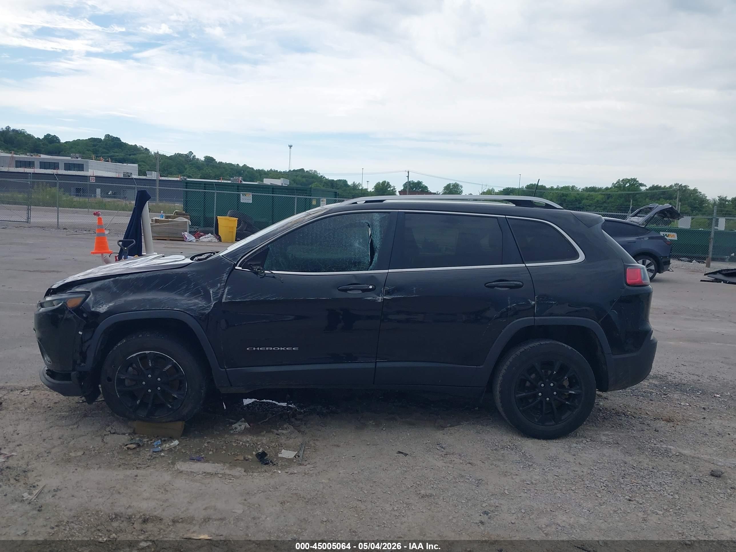 2019 JEEP CHEROKEE LATITUDE FWD