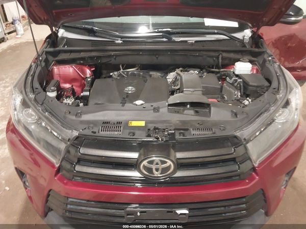 2019 TOYOTA HIGHLANDER SE