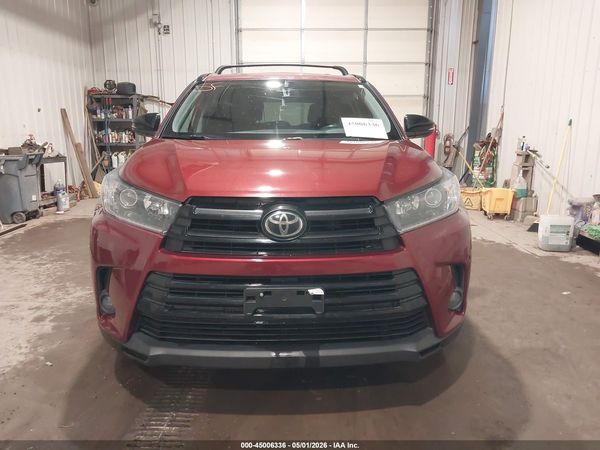 2019 TOYOTA HIGHLANDER SE