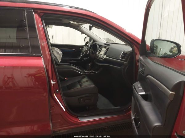 2019 TOYOTA HIGHLANDER SE