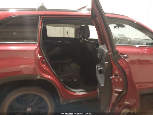 2019 TOYOTA HIGHLANDER SE