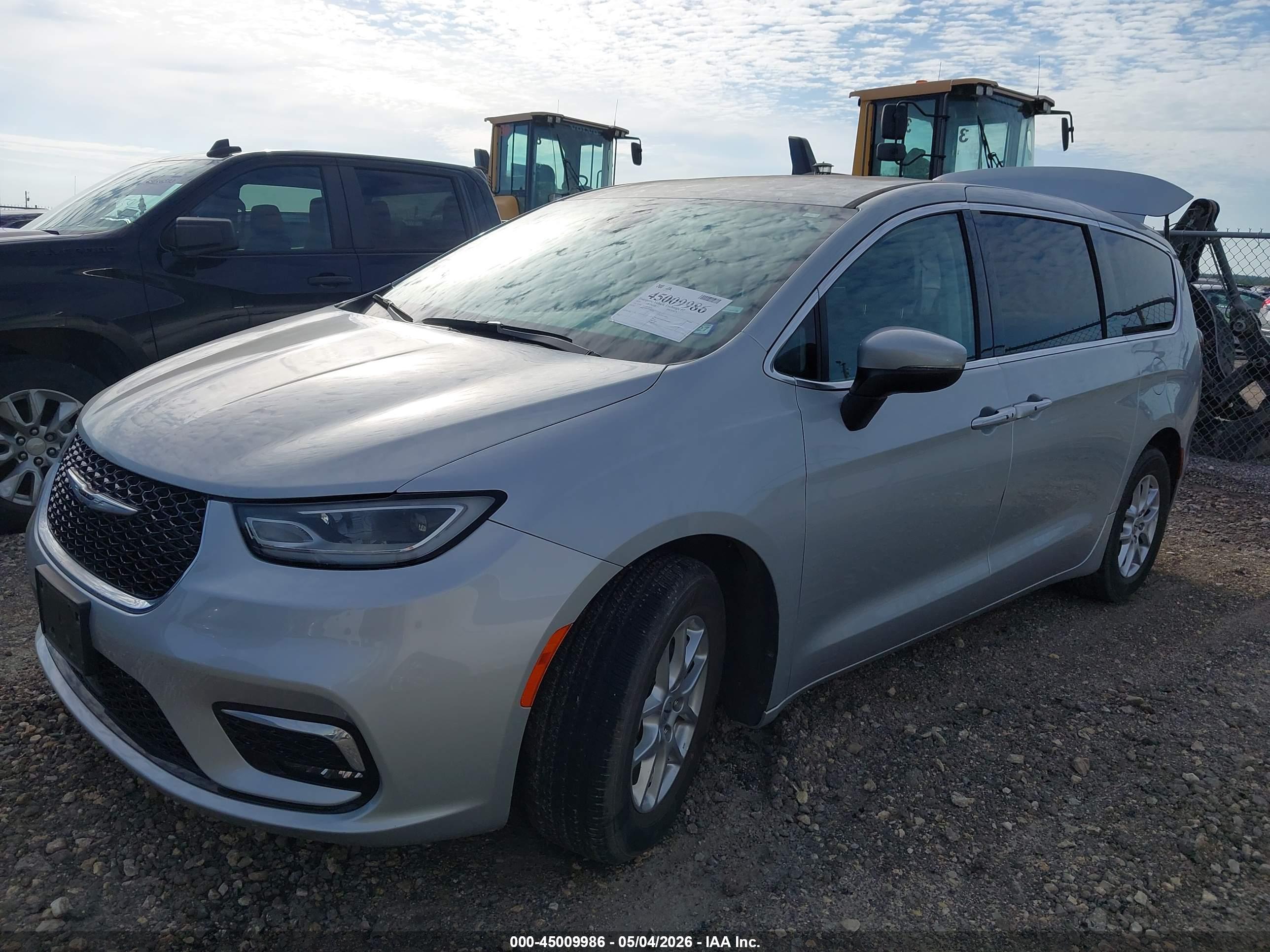 2023 CHRYSLER PACIFICA TOURING L — I2