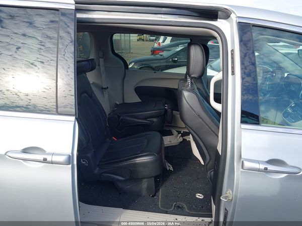2023 CHRYSLER PACIFICA TOURING L — I8