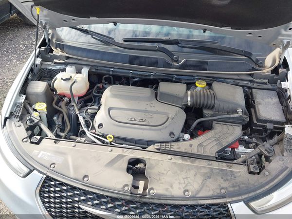 2023 CHRYSLER PACIFICA TOURING L — I10