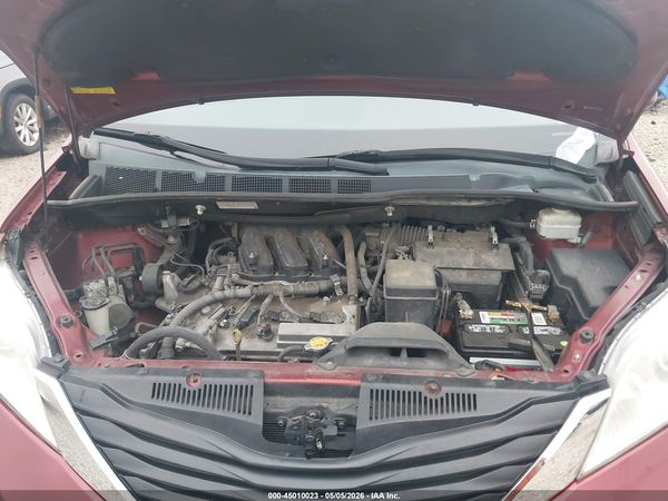 2014 TOYOTA SIENNA LE V6 8 PASSENGER