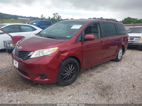 2014 TOYOTA SIENNA LE V6 8 PASSENGER