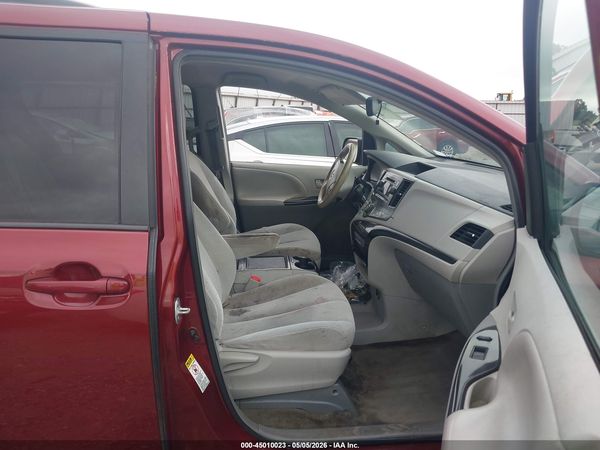 2014 TOYOTA SIENNA LE V6 8 PASSENGER