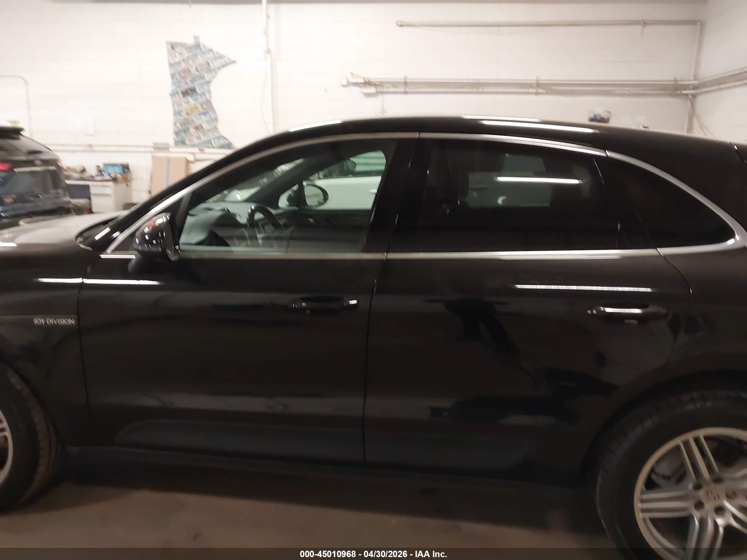 2015 PORSCHE MACAN S