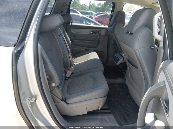 2017 CHEVROLET TRAVERSE LS — I8